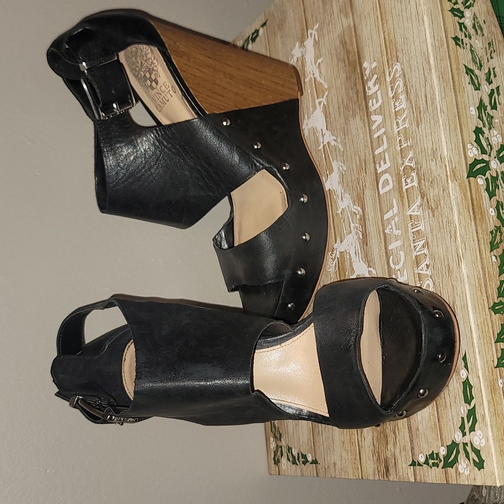Black and brown wedges
